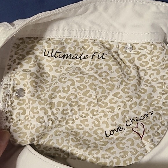 Chicos Women's Platinum Denim Ultimate fit white ankle zip jeans Size S - Picture 10 of 11